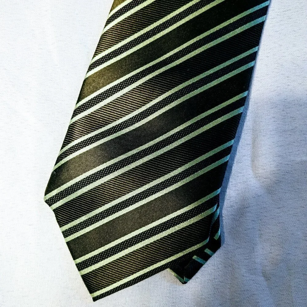 Y & G Men's Charcoal & Green 100% Silk Tie